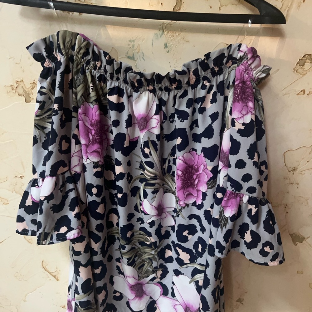 143 Story Off Shoulder Floral Leopard Blouse Large Boho Chic Like New ✨ - Picture 5 of 10